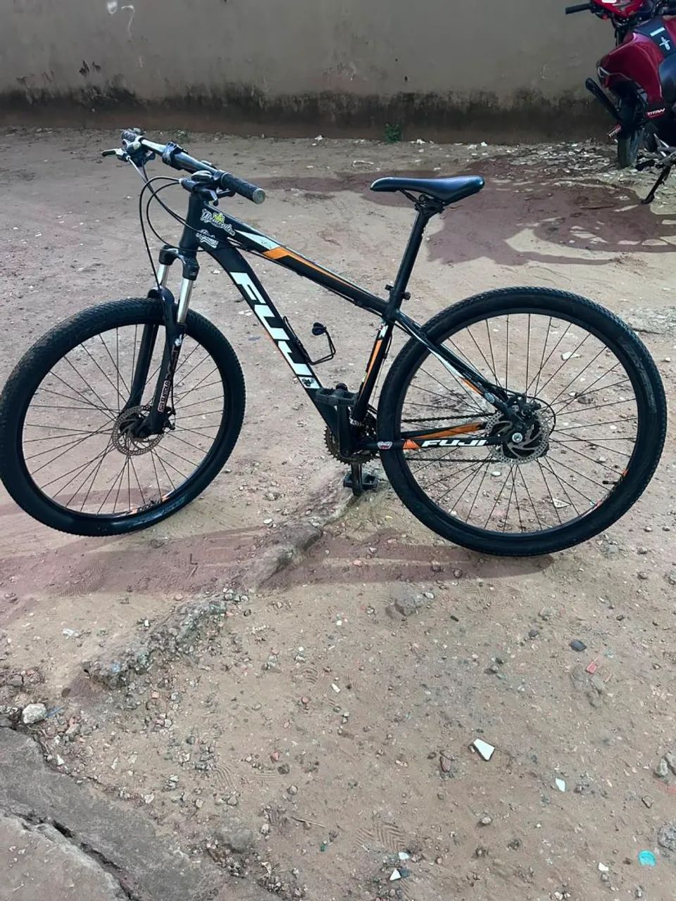 Bicicleta Aro 29 Semi Nova Com Marcha E Freio A Disco So Pega E Usa