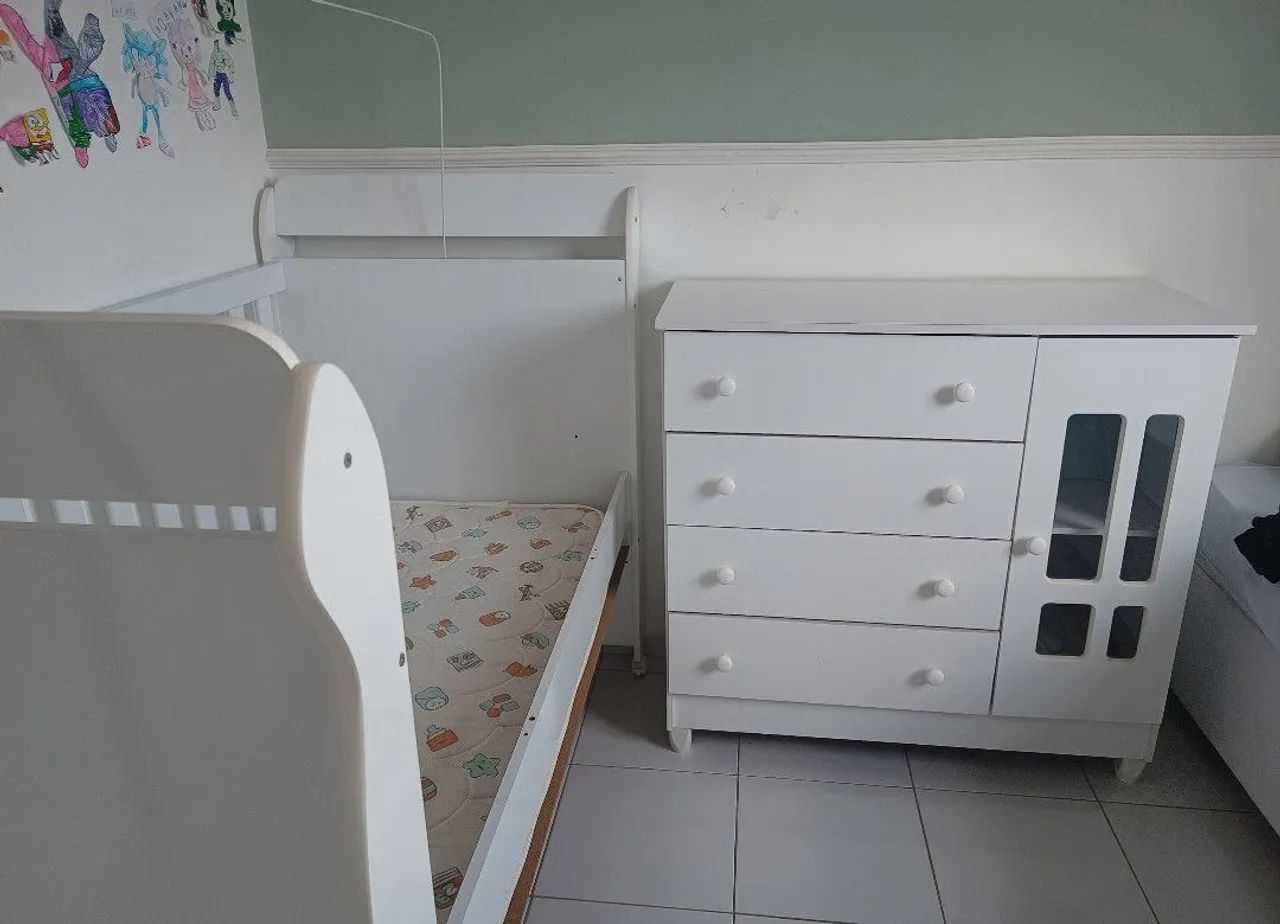 Quarto completo bebê (guarda-roupa, cômoda e berço com colchão)