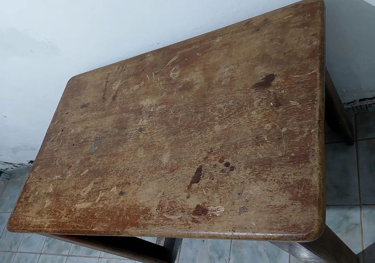 Vendo mesa em Angelim legítimo - 4 cadeiras 