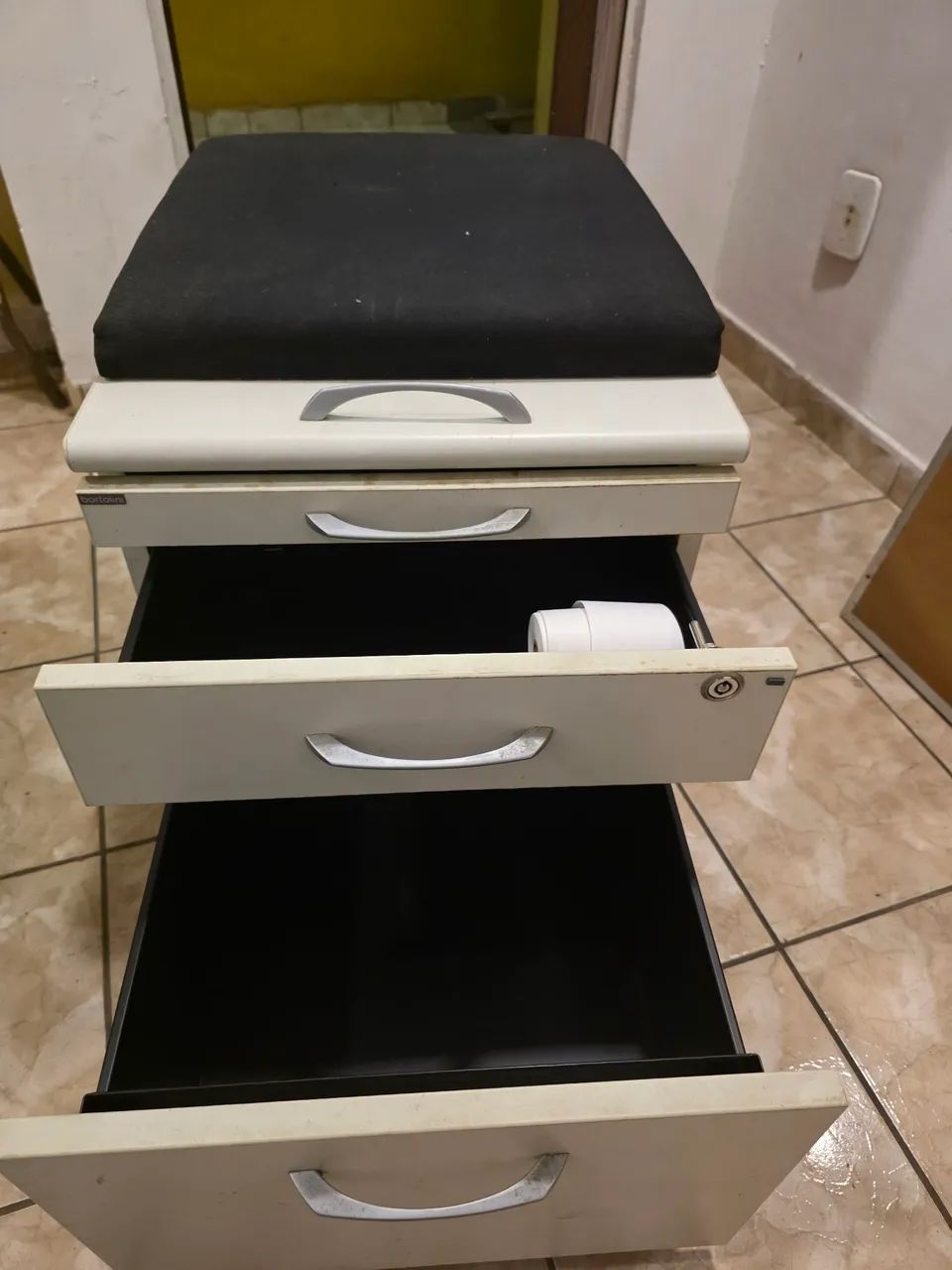 Gaveteiro escritorio com poltrona - Foto 2