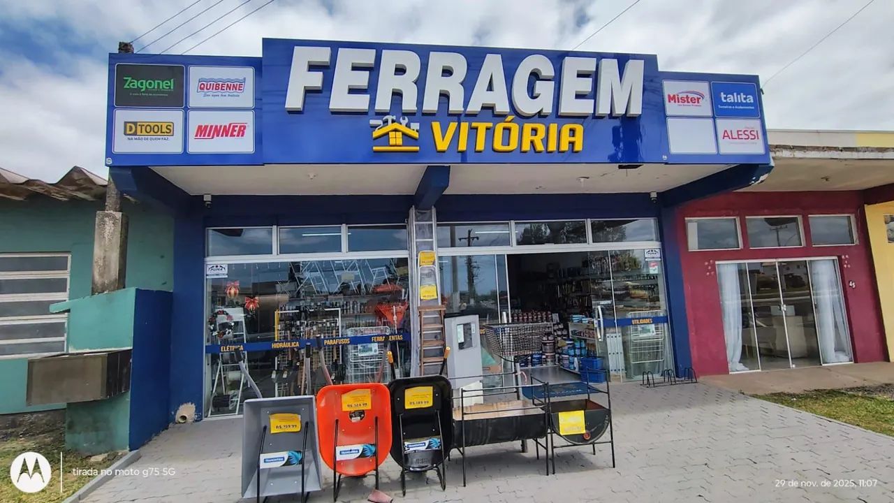 Vende - se Ferragem Vitória em funcionamento.