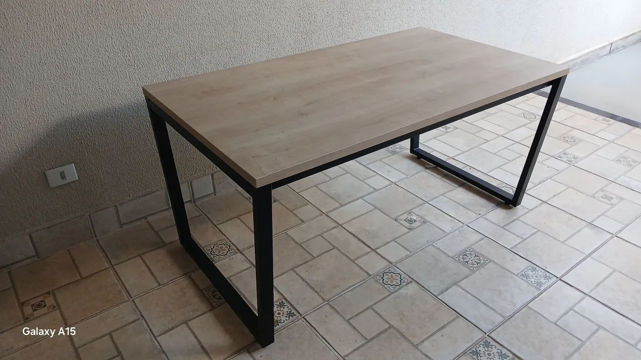 Mesa madeira MDF e metal 1.60M X 0.90 M - Foto 3