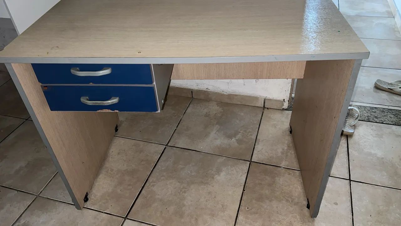 Mesa de escritório usada