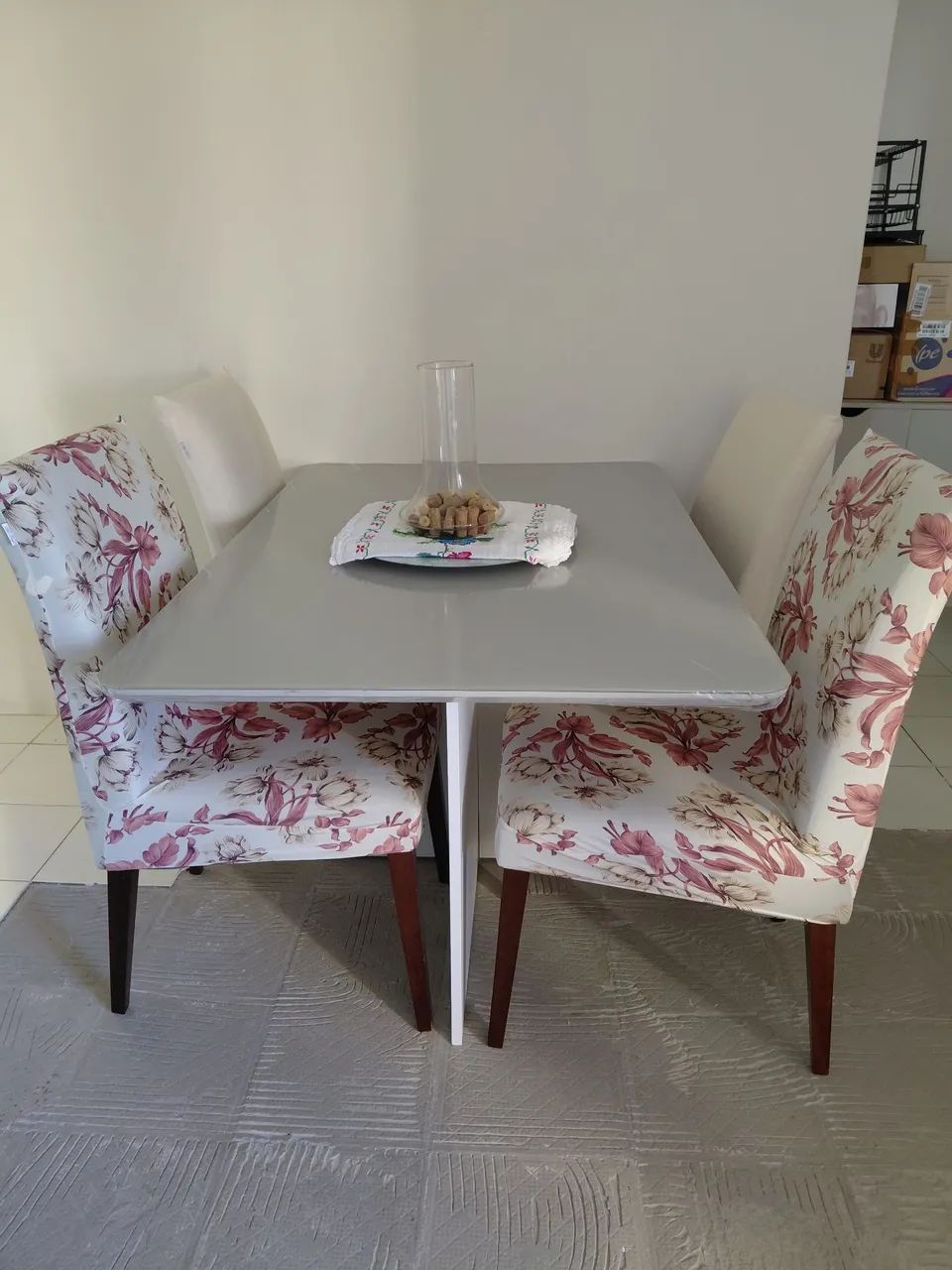 Mesa 4 lugares com cadeiras 