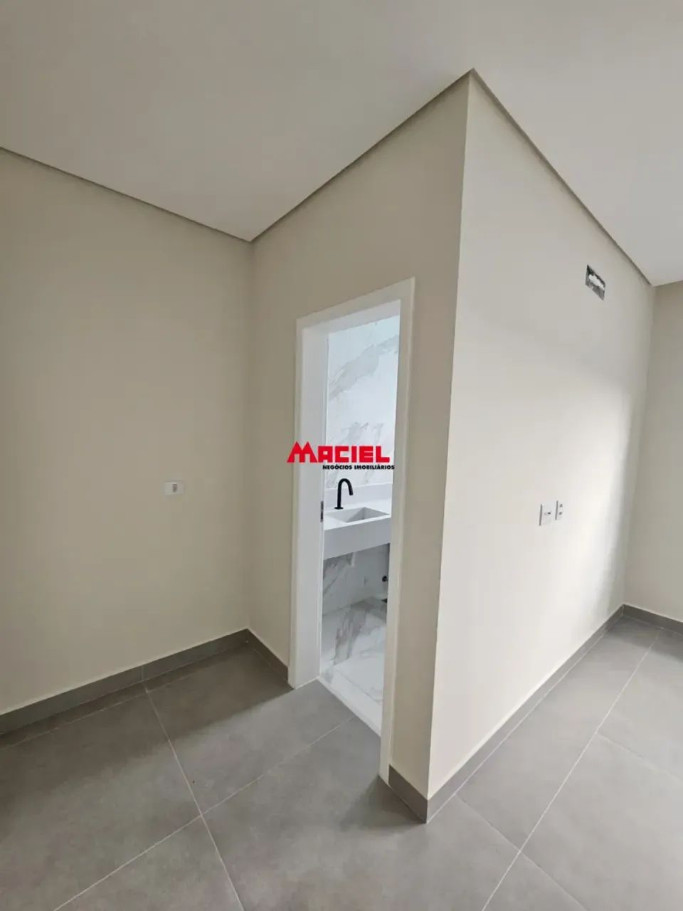 `Seu Refúgio de Conforto e Sofisticação: Casa Térrea com 3 Suítes, Pé Direito Duplo, no De - Foto 4