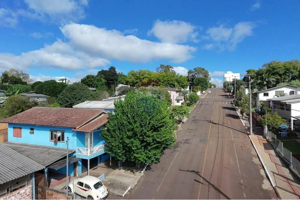 Casa no Centro, 3 Quartos, Quintal e Garagem!