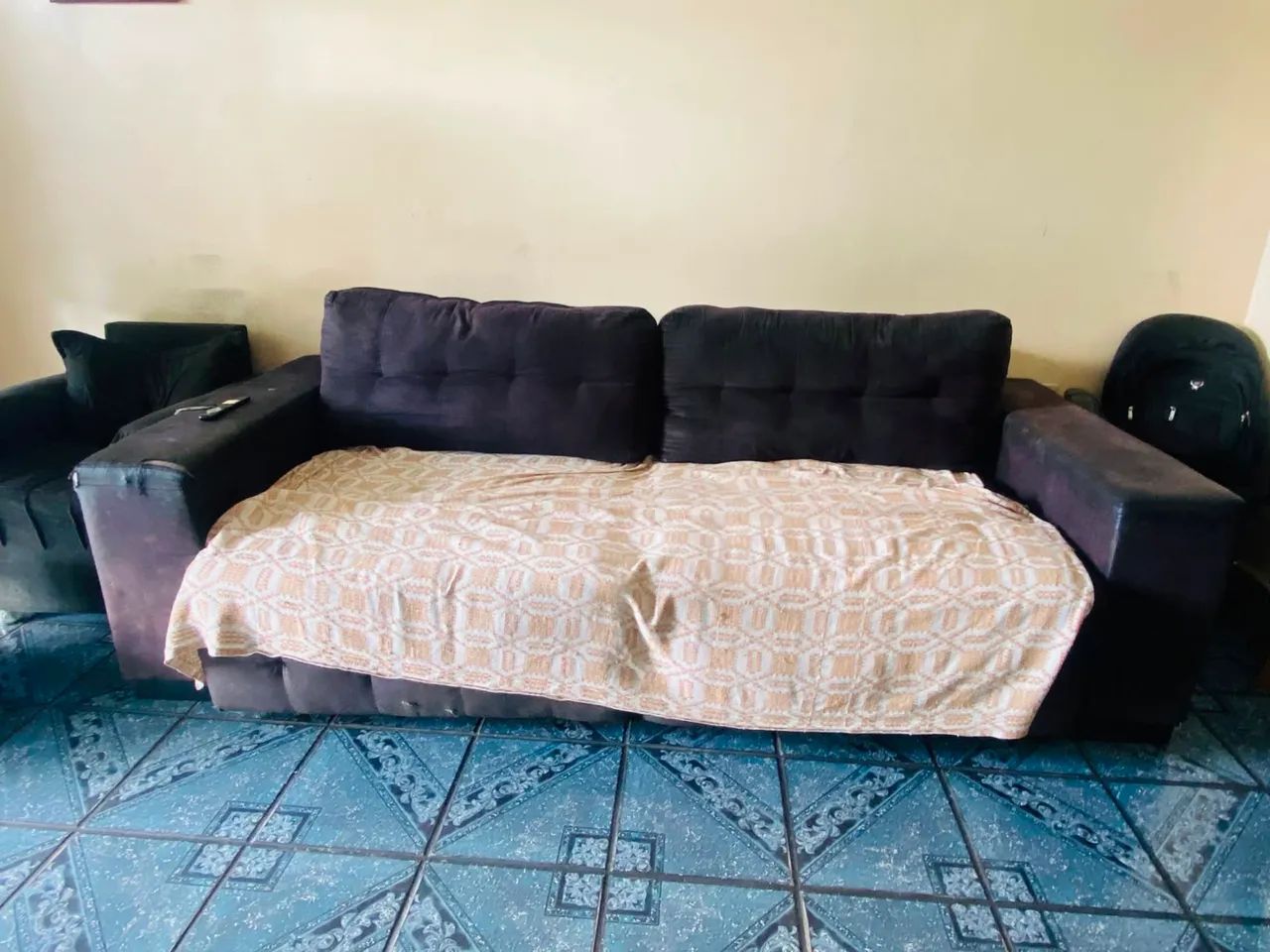 Pechincha, vendo sofá de 3 lugares, retratil, sofa cama em bom estado de uso - Foto 2