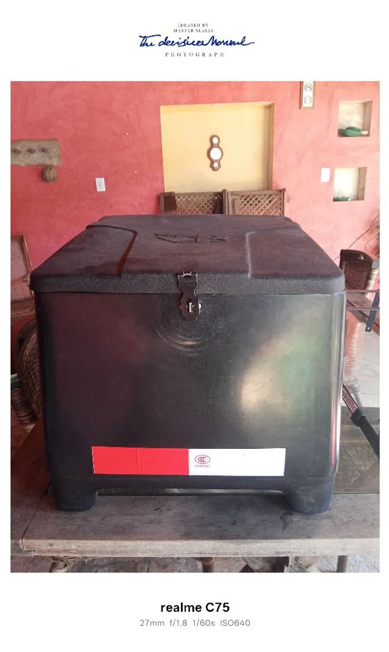 Vendo Baú com suporte Chapam