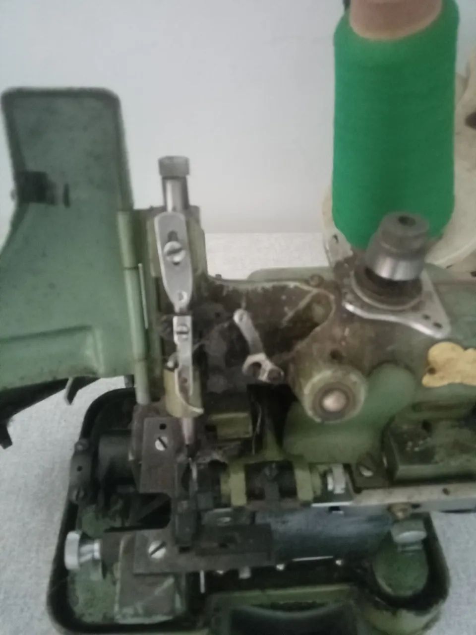 Maquina de costura overlock