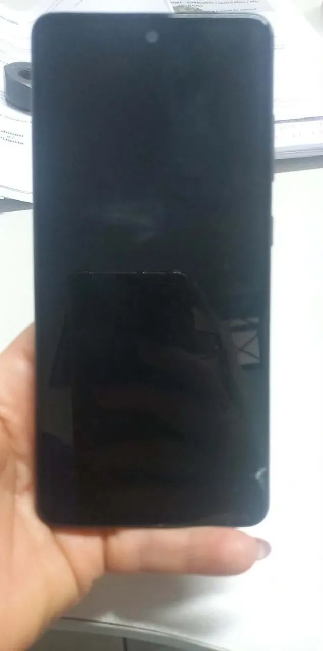 Celular Samsung Galaxy A24 com a tela quebrada e que não liga - Para retirada de peças - Foto 3