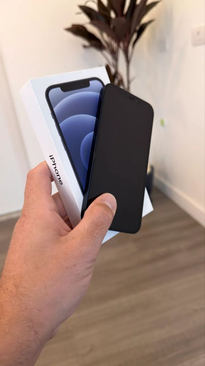 iPhone 12 64gb ( Preto ) com a caixinha original - Celulares e
