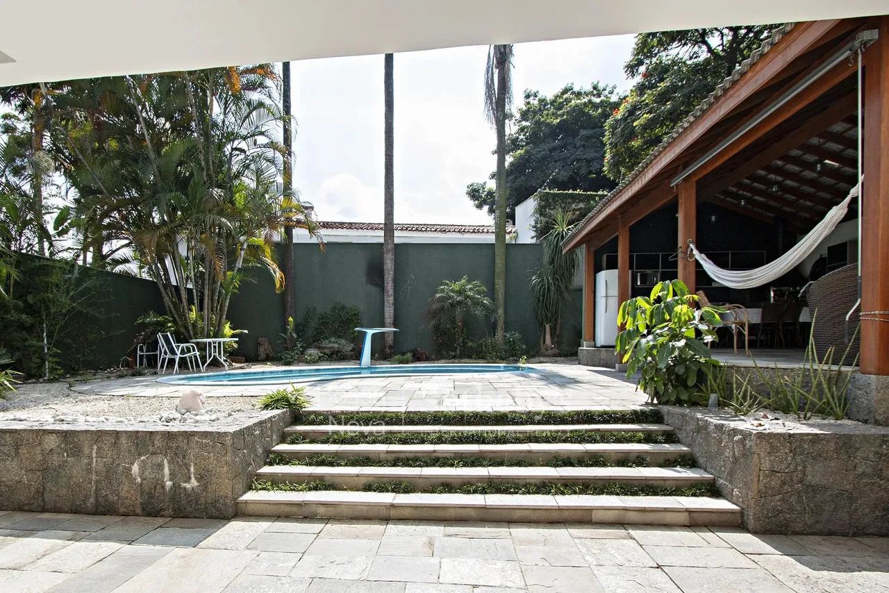 Casa com piscina e espaço gourmet em localização privilegiada - Foto 4