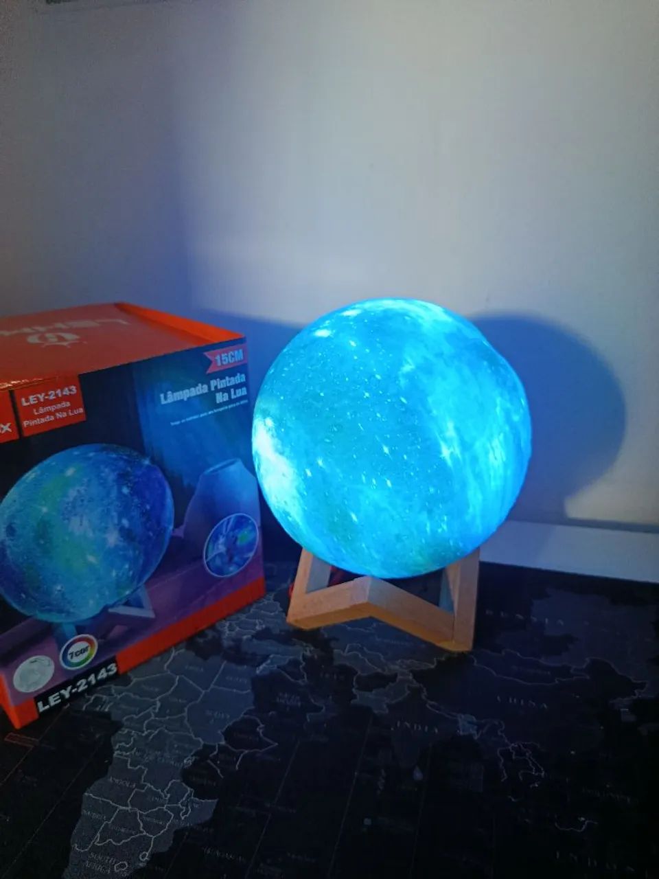 Luminária led RGB formato de Lua com touch / OFERTA IMPERDÍVEL  - Foto 2
