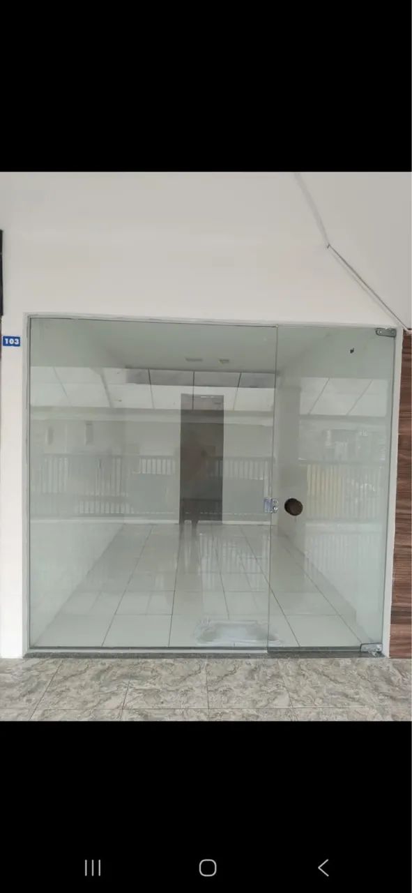 Alugo um ponto comercial 