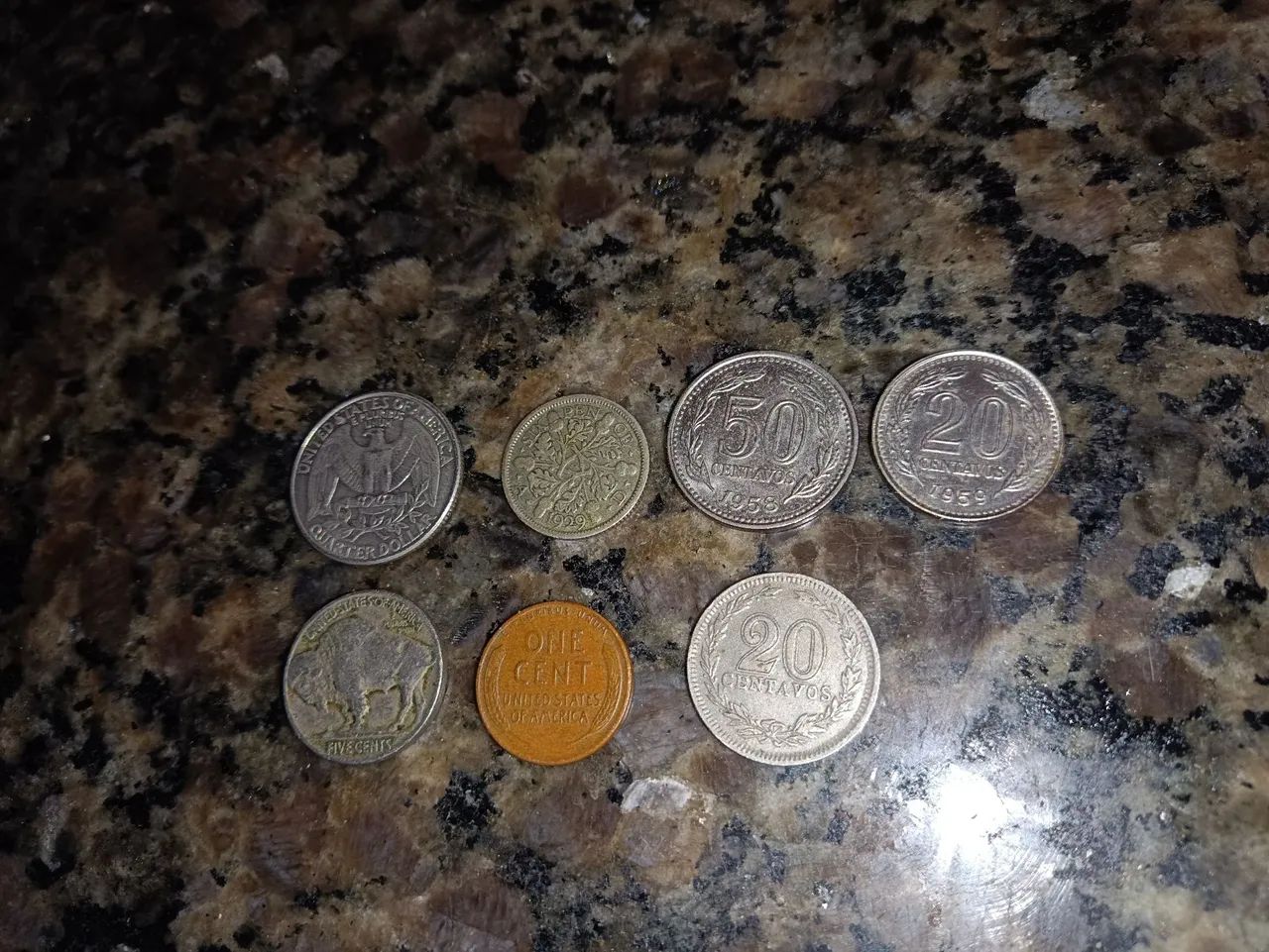 Lote de moedas internacionais EUA Reino Unido e Argentina  - Foto 2