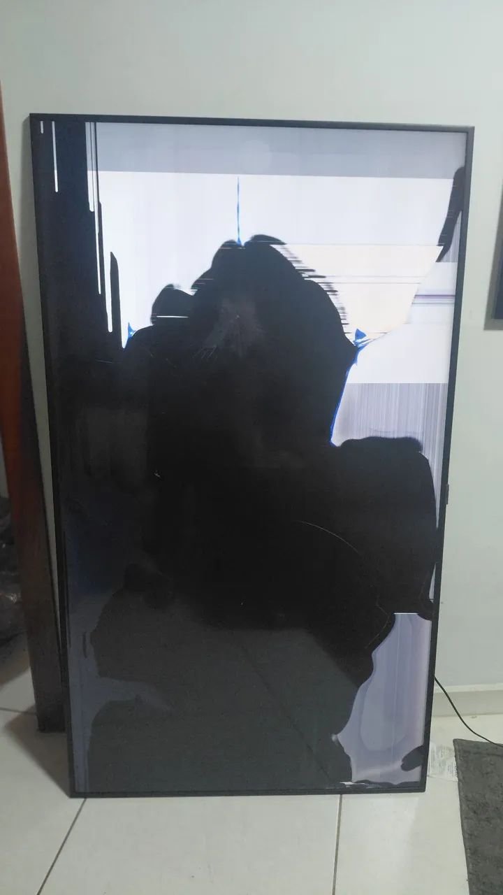 TV com a tela quebrada  - Foto 2