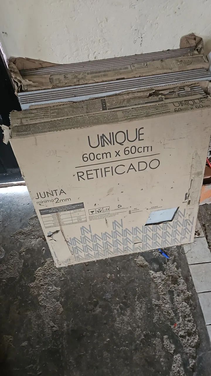 Vendo caixa de pisos e uma porta  - Foto 2