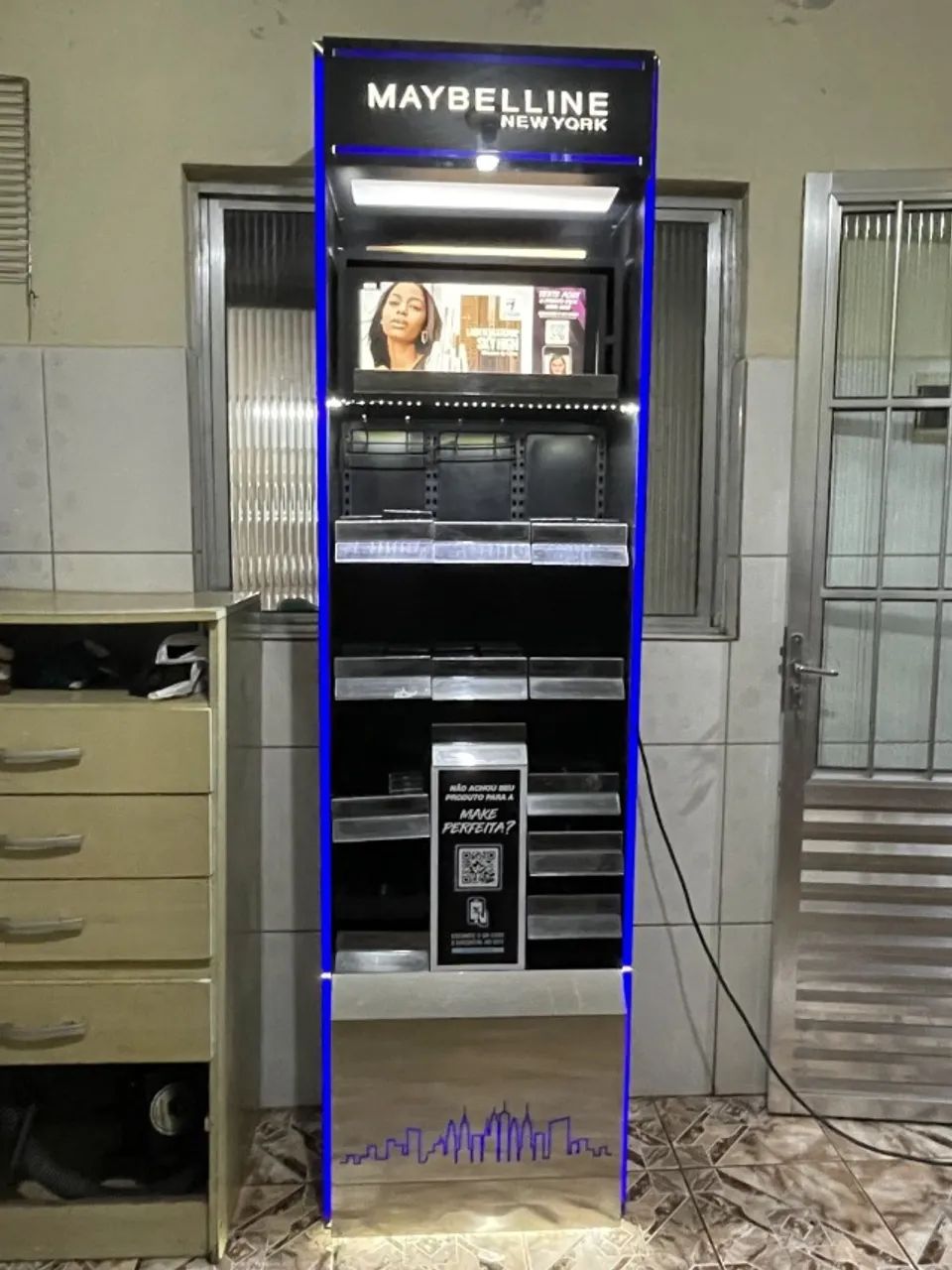 Vende-se balcão expositor com iluminação de led 