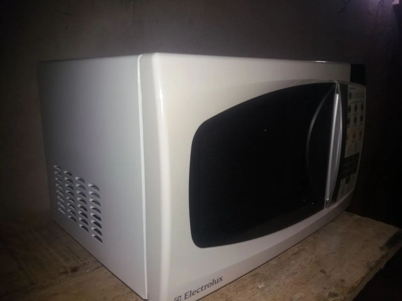 microondas da eletrolux.20 L.Em otimo estao.funcionando perfeitamente.