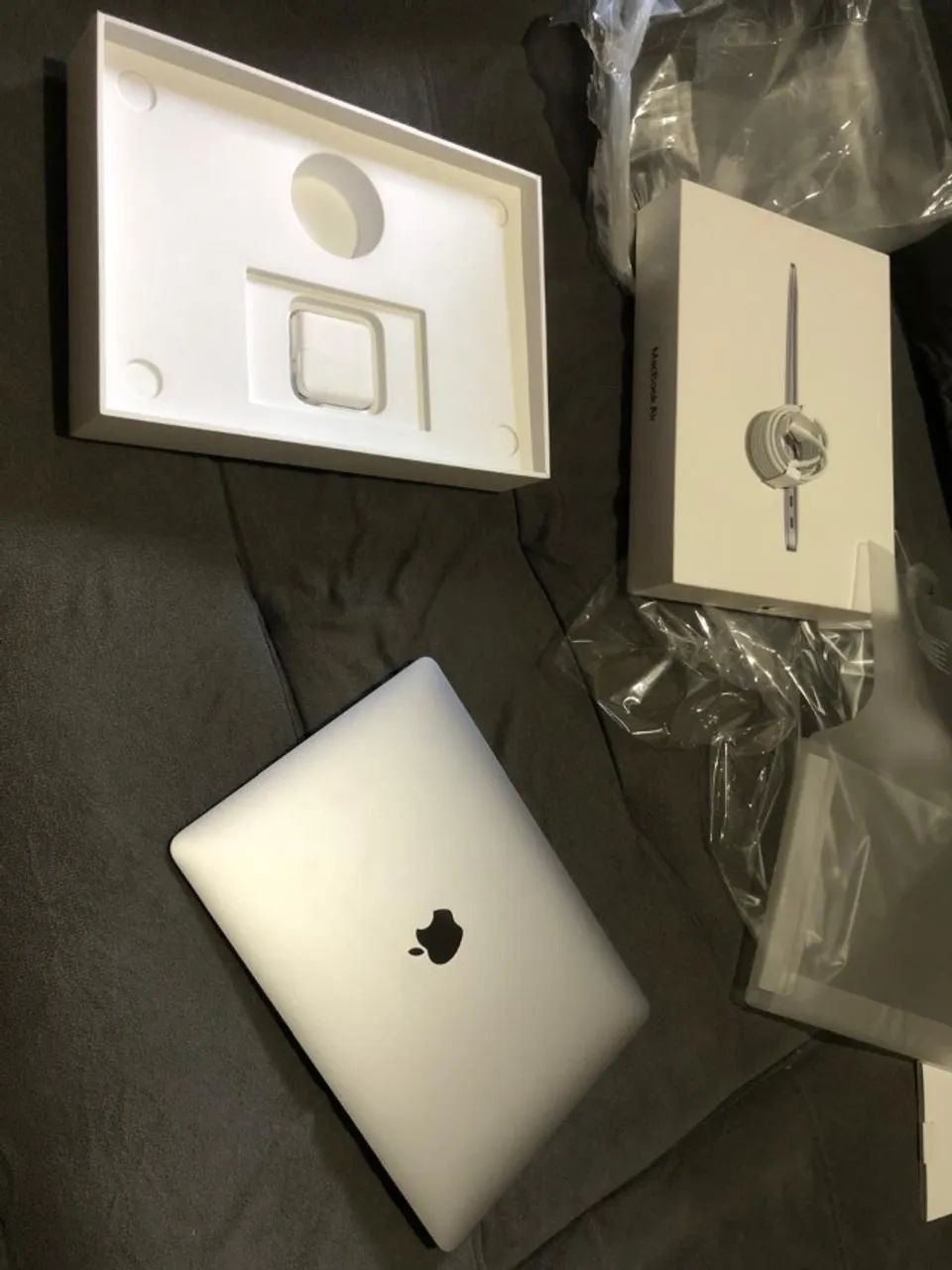 MacBook Air M1 - 8GB RAM / 256GB SSD - Estado de novo + Hub (Caixa