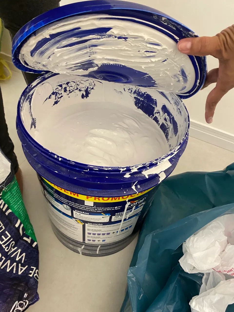 Tinta Acrílica Fosca Rende Muito Coral - 2/3 da disponível - Branca