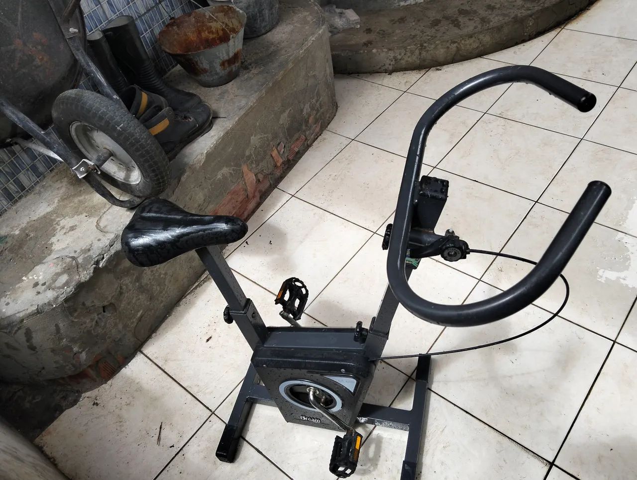Bicicleta ergométrica em perfeito estado,chama no WhatsApp *50