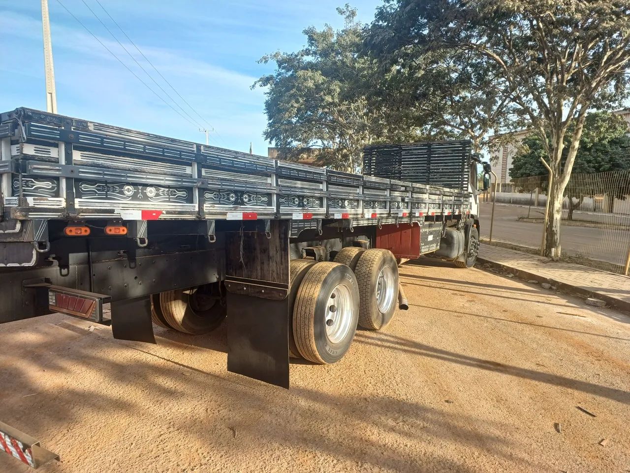 Caminhão Iveco Tector 240e25s  - Foto 2
