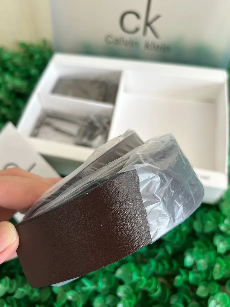 Cinto de couro Calvin Klein duas opções de fivela  - Foto 5