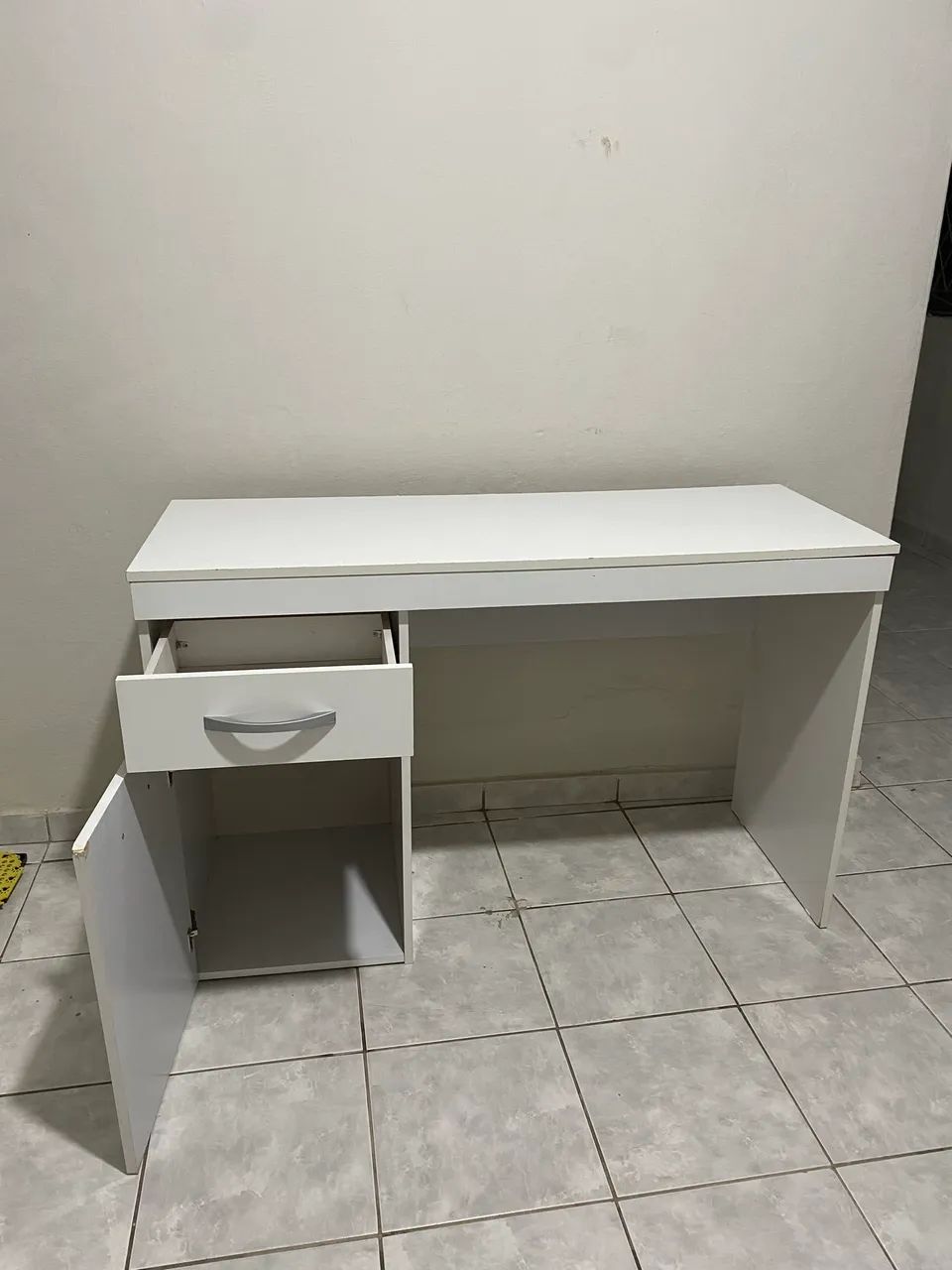 Escrivaninha Branca com Gaveta e Porta - Foto 2