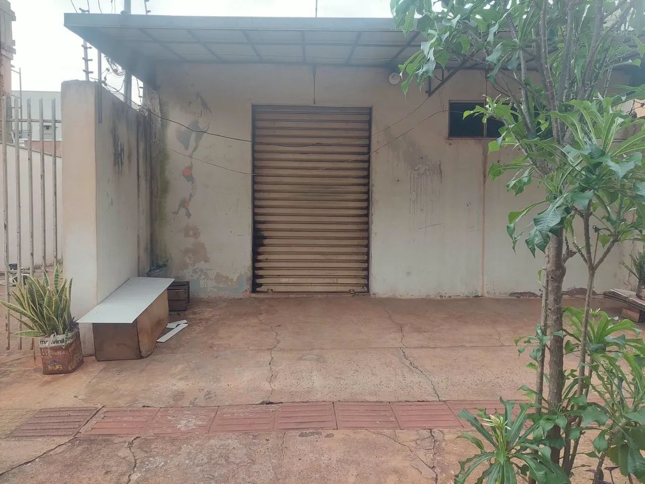 Casa e salão comercial 