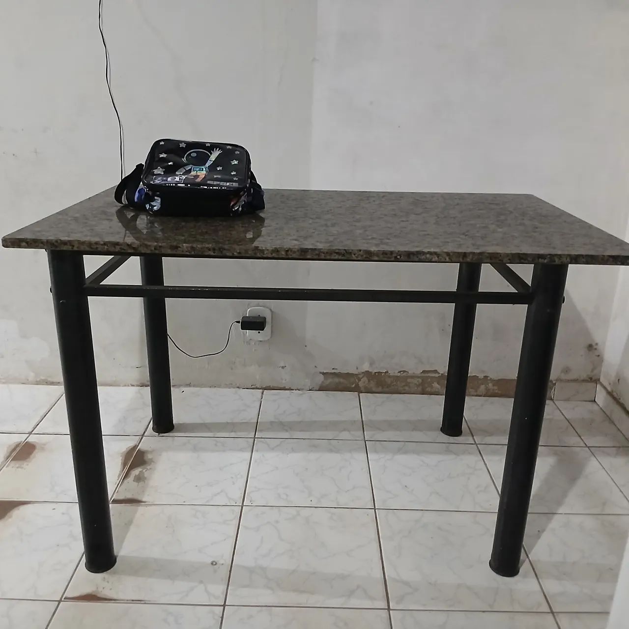 Mesa de mármore (cozinha)65568133461378122