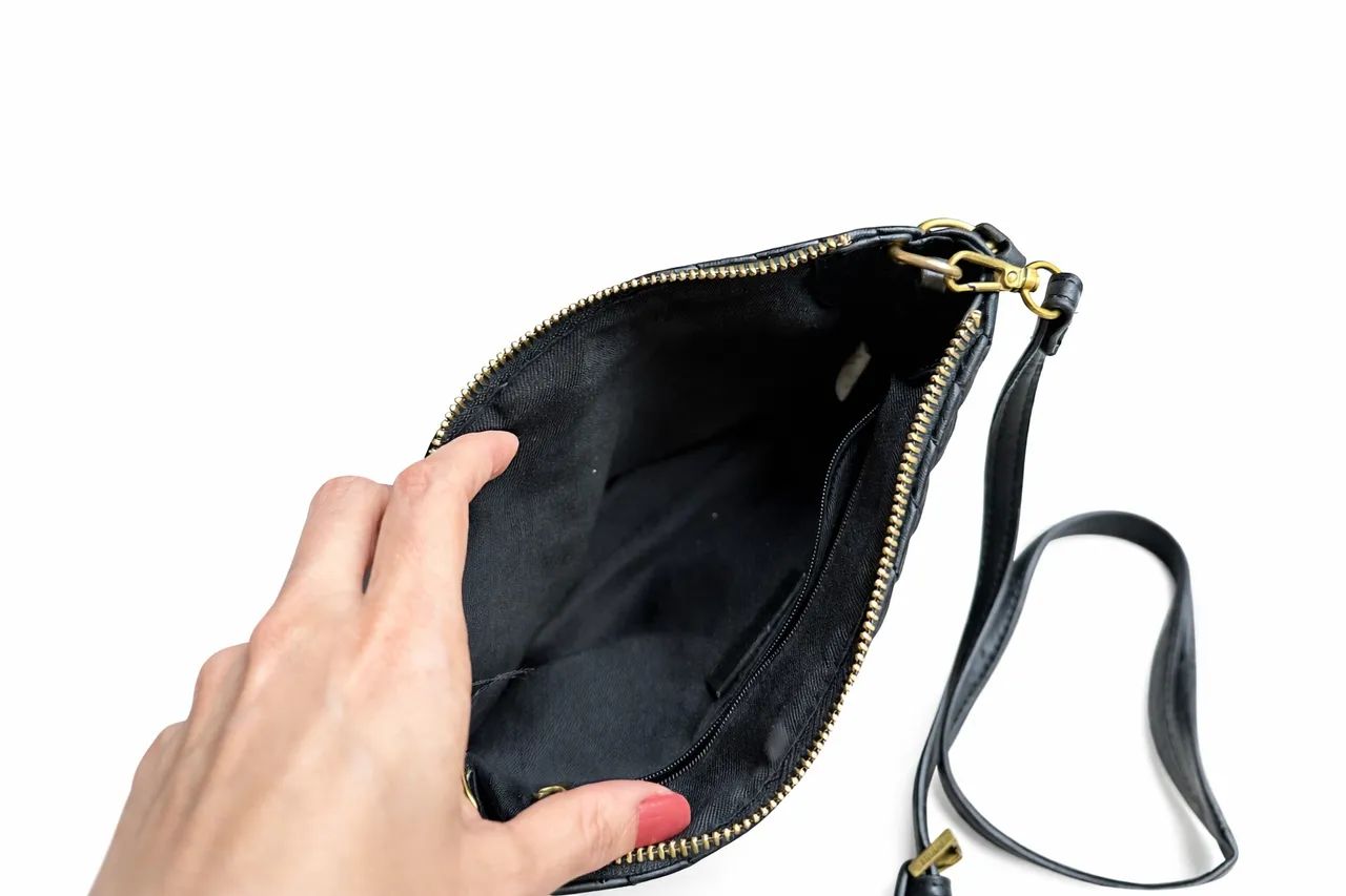 Bolsa Santa Lolla preta tiracolo