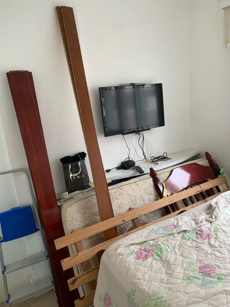 Cama de solteiro em madeira maciça - com colchão - Foto 4