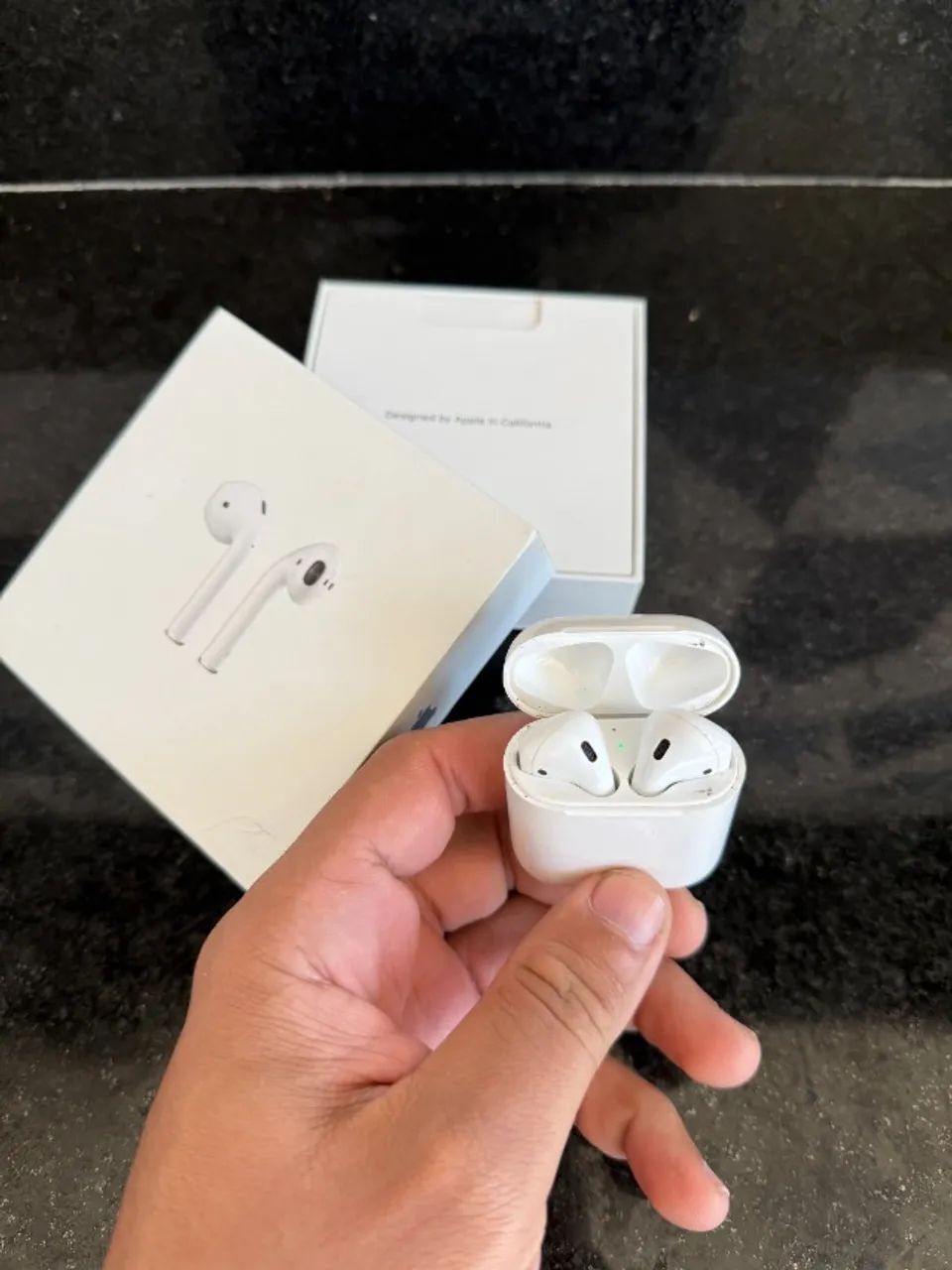 AirPods 2 modelo A2032 funcionando perfeitamente