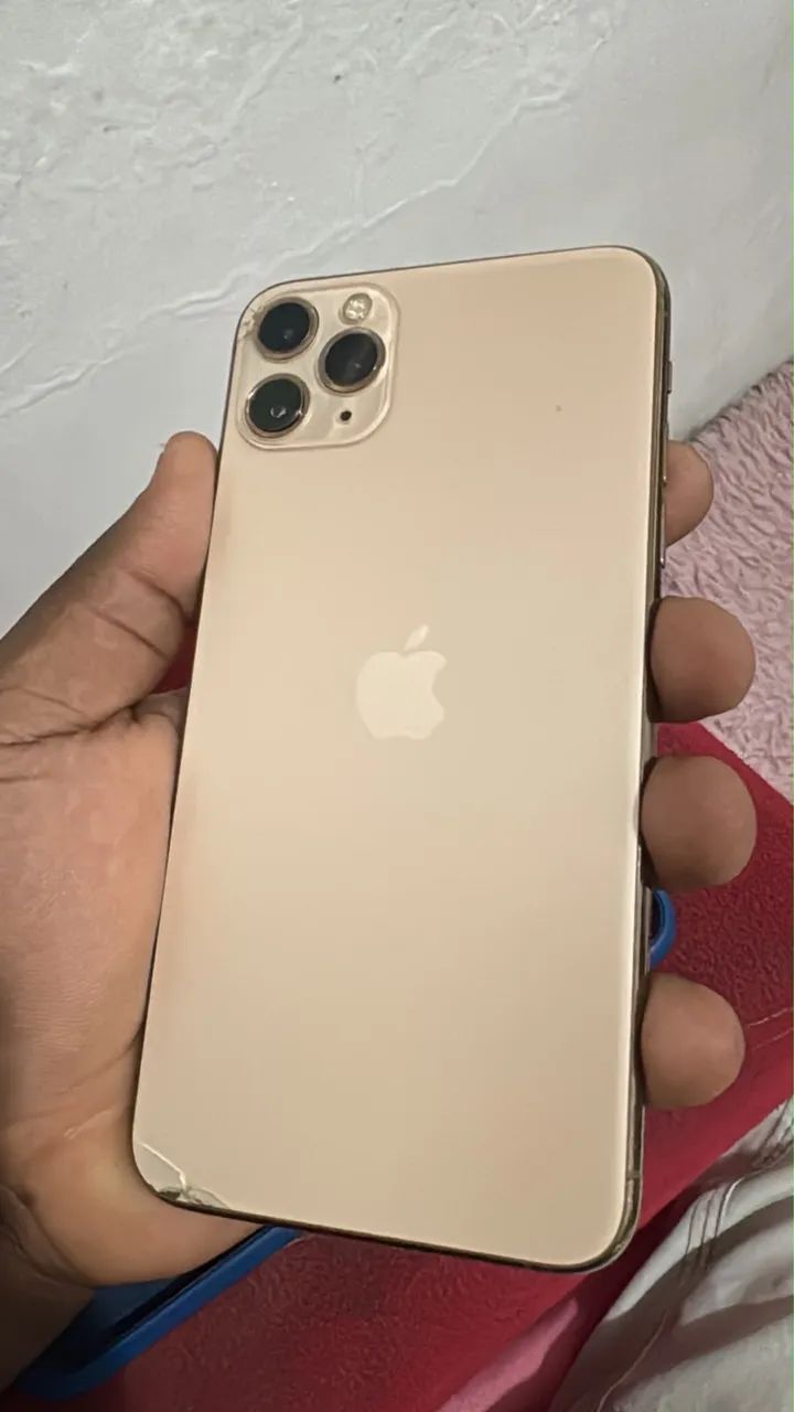 Vendo ou troco iPhone 11 Pro Max  - Foto 4