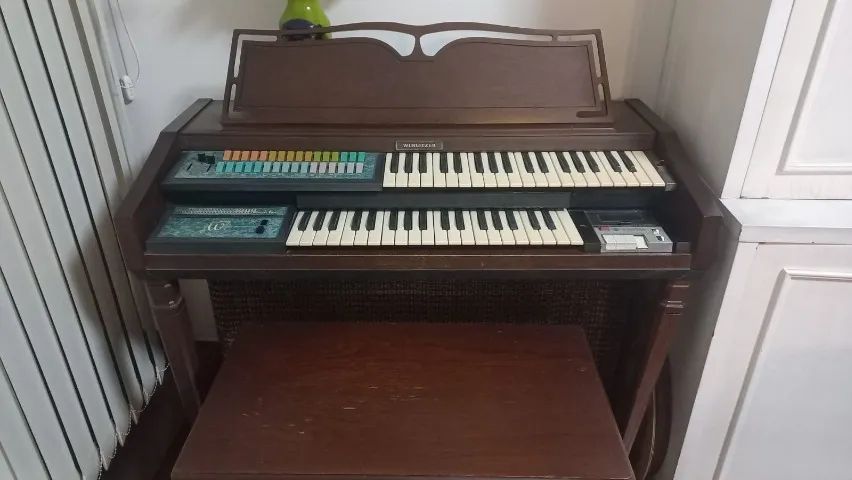 Órgão  wurlitzer com pedal e cadeira - Foto 2