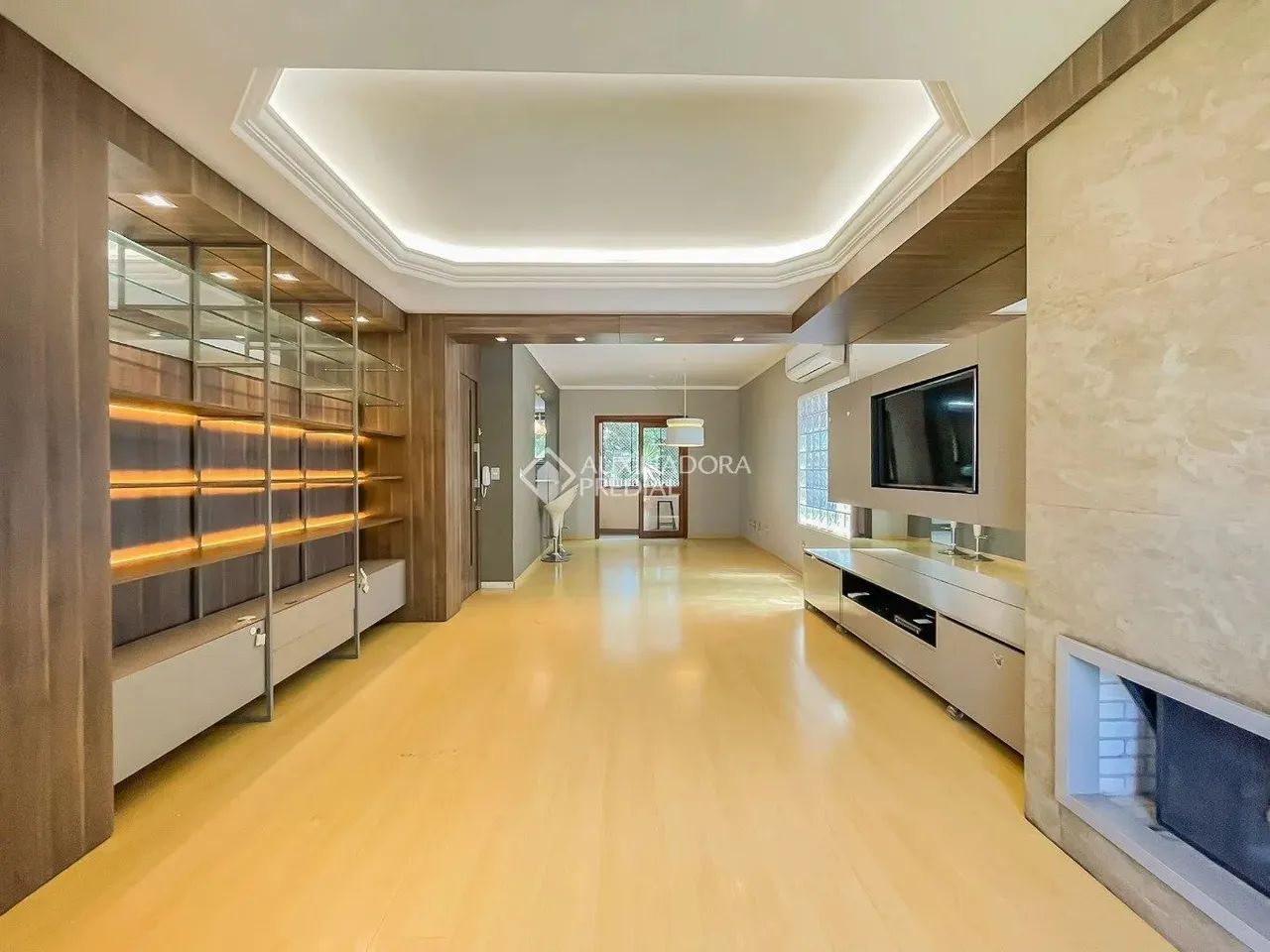 Casa com 3 quartos e 2 vagas de garagem no bairro Tristeza - Foto 2