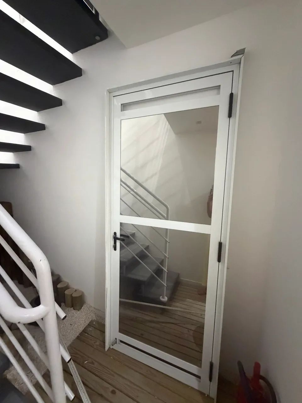 Porta de Alumínio Branca com Vidro 