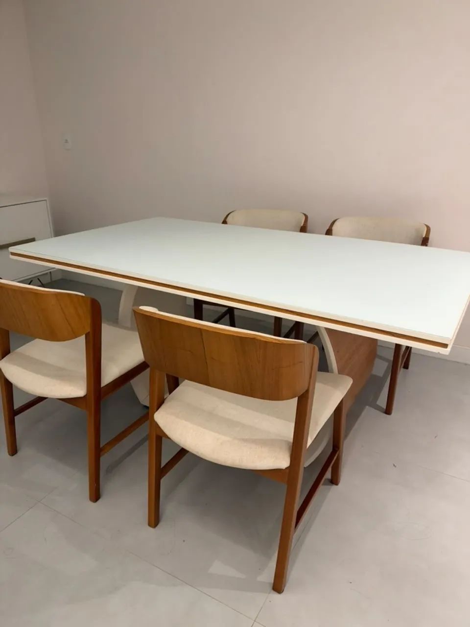 Mesa Clássica + 4 cadeiras  - Foto 2