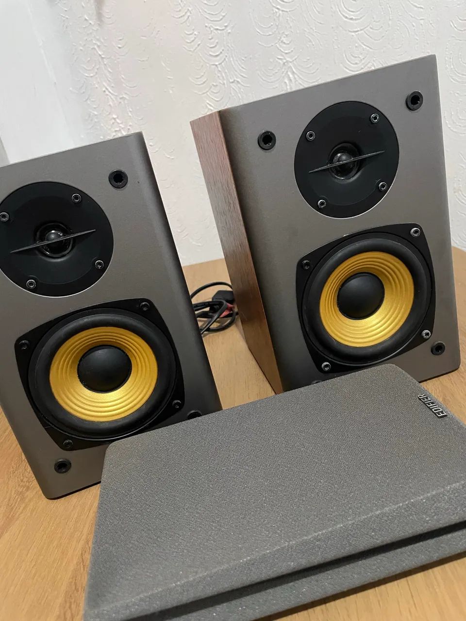 Monitor de áudio Edifier R1000T4 
