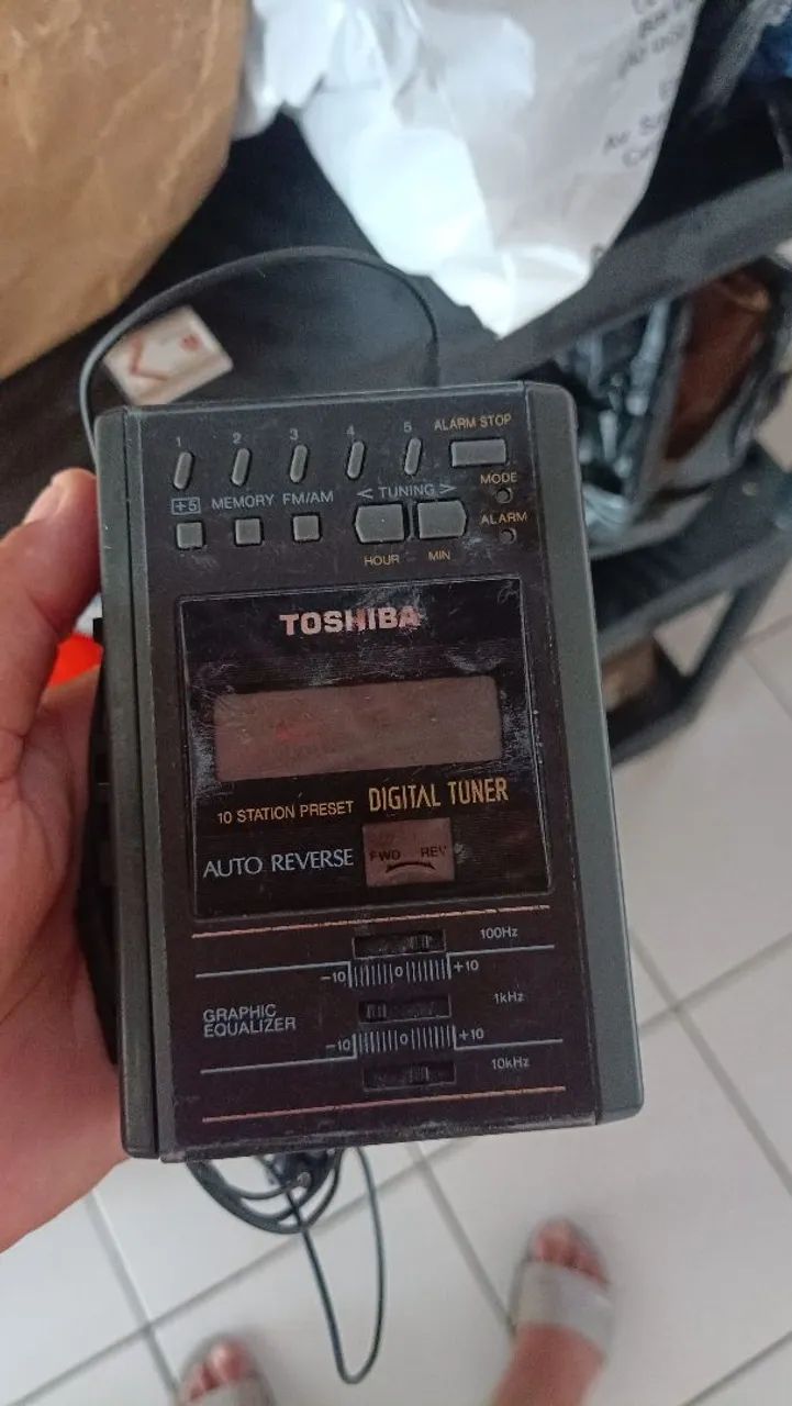 Toca fitas e rádio AM e FM 