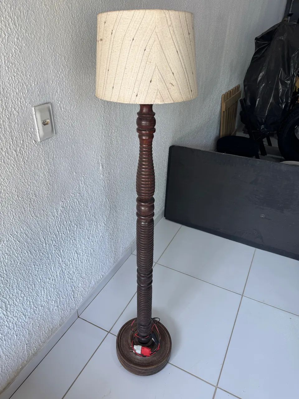 Abajur em madeira  - Foto 2