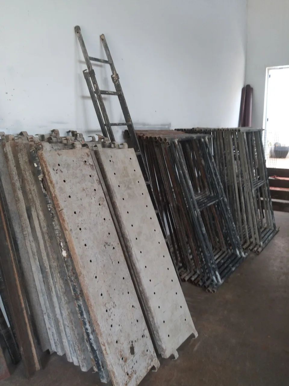 Betoneira  e andaimes  plaforma.  - Foto 4