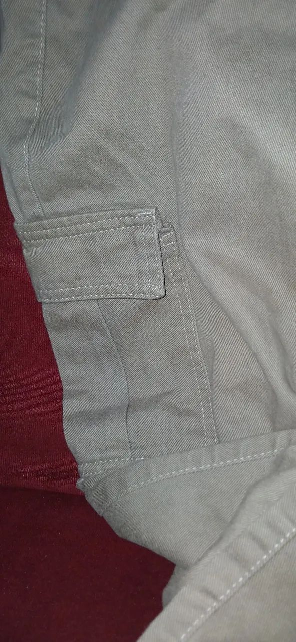 Calça cargo cor verde militar com bolsos  - Foto 4