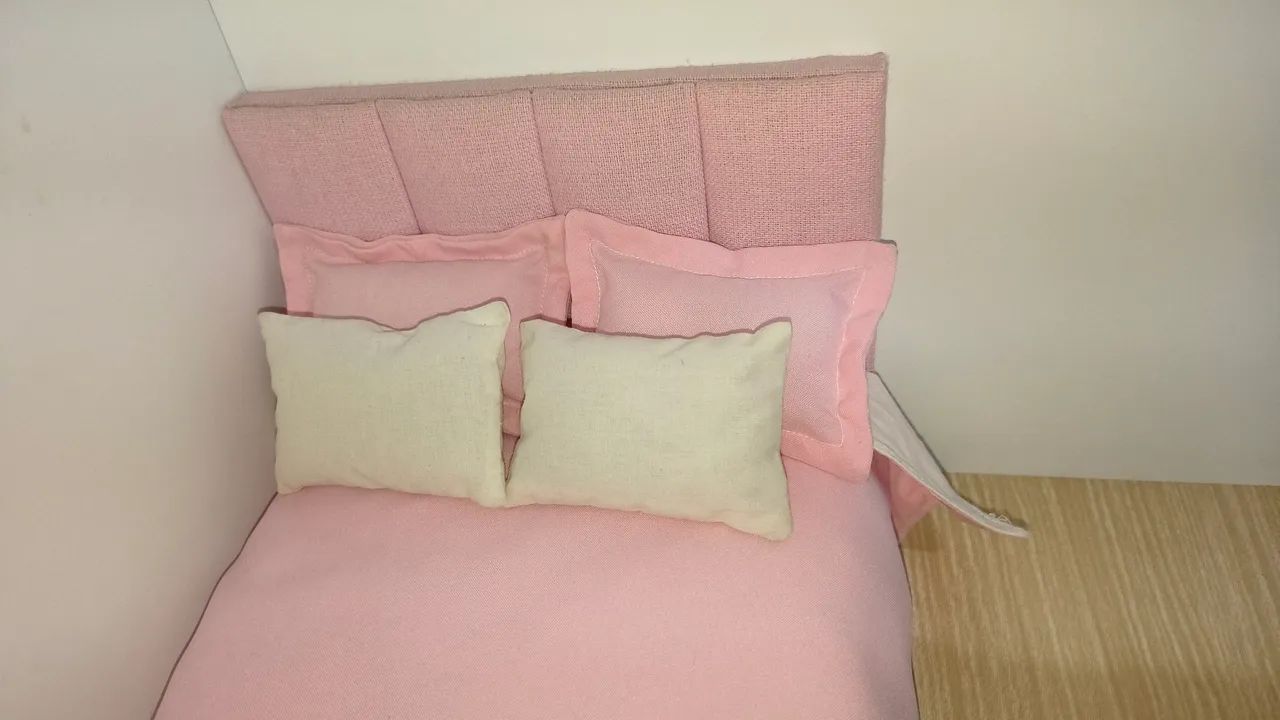 Cama em miniatura para boneca Barbie  - Foto 5