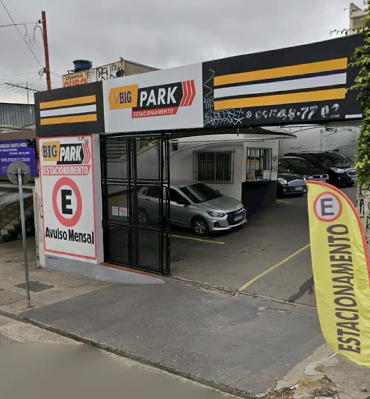 Estacionamento ? ao lado da estação Santo André 