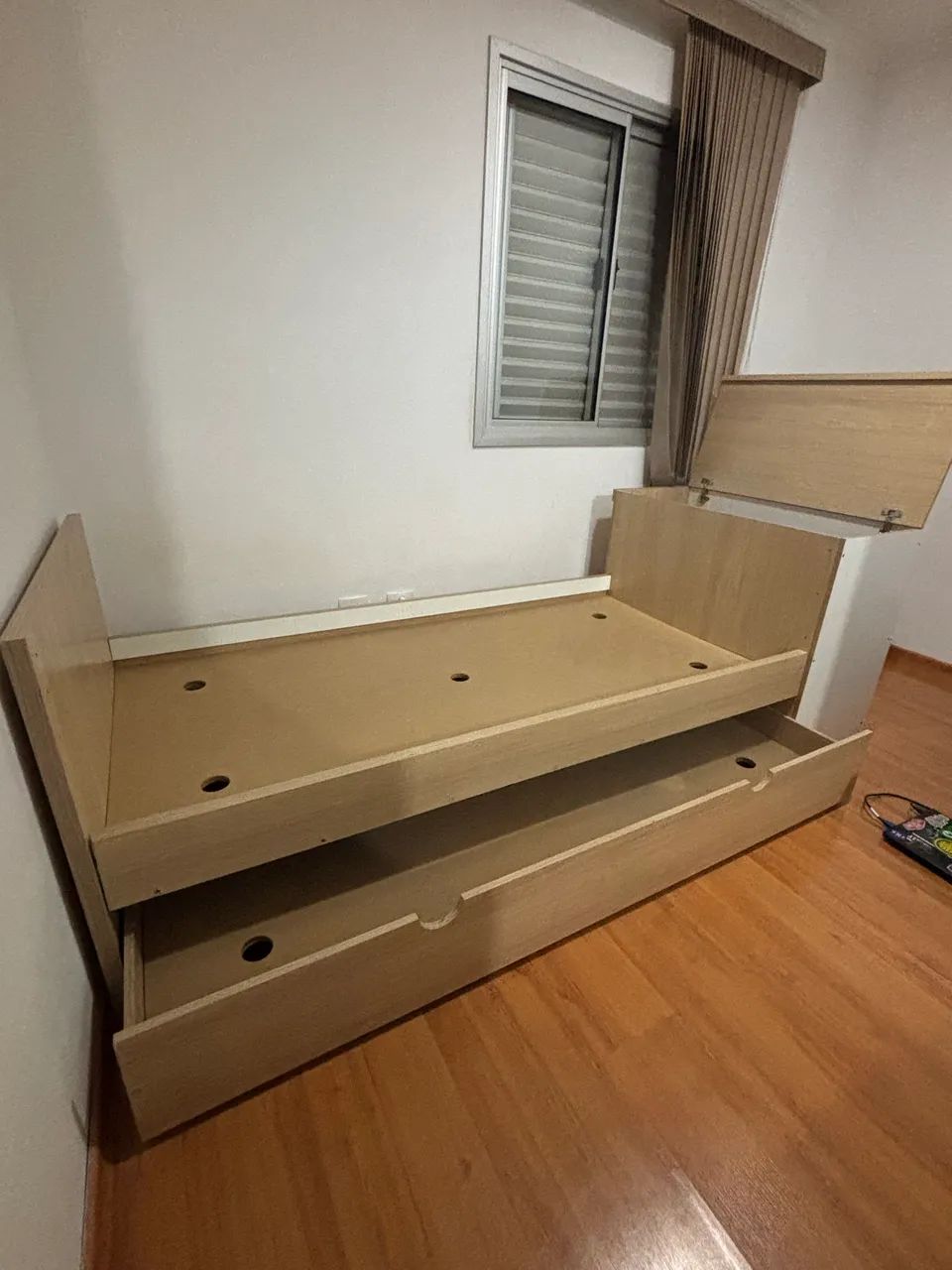 VENDO CAMA DE SOLTEIRO COM BICAMA E BAÚ - Foto 2