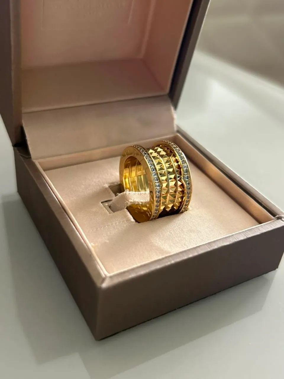 Anel bzero1 rock cravejado nas bordas dourado a unidade  - Foto 3