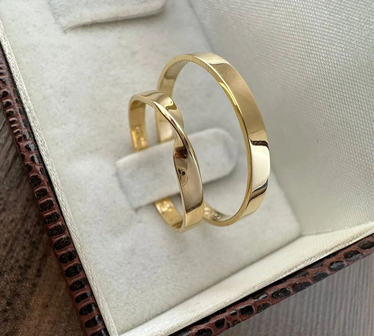 Par de aliança infinity em Ouro 18k