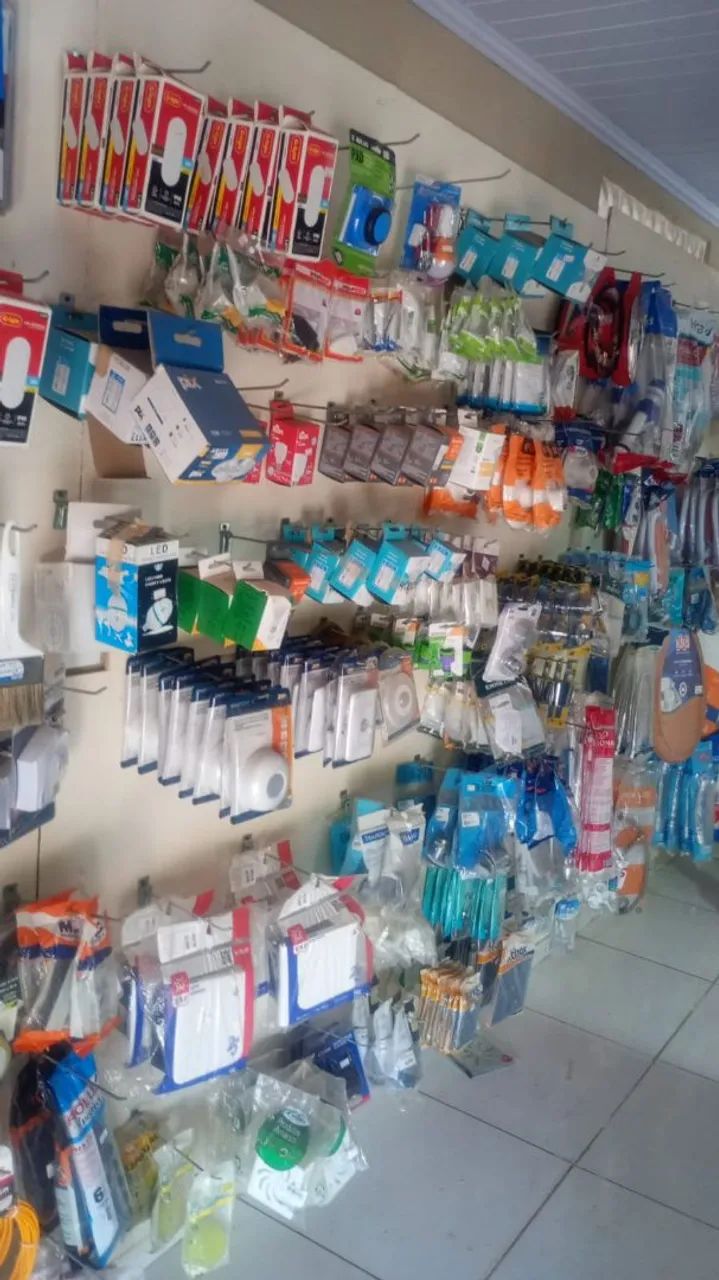 Troco ou vendo mercadoria de loja de Elétrica e hidráulica 